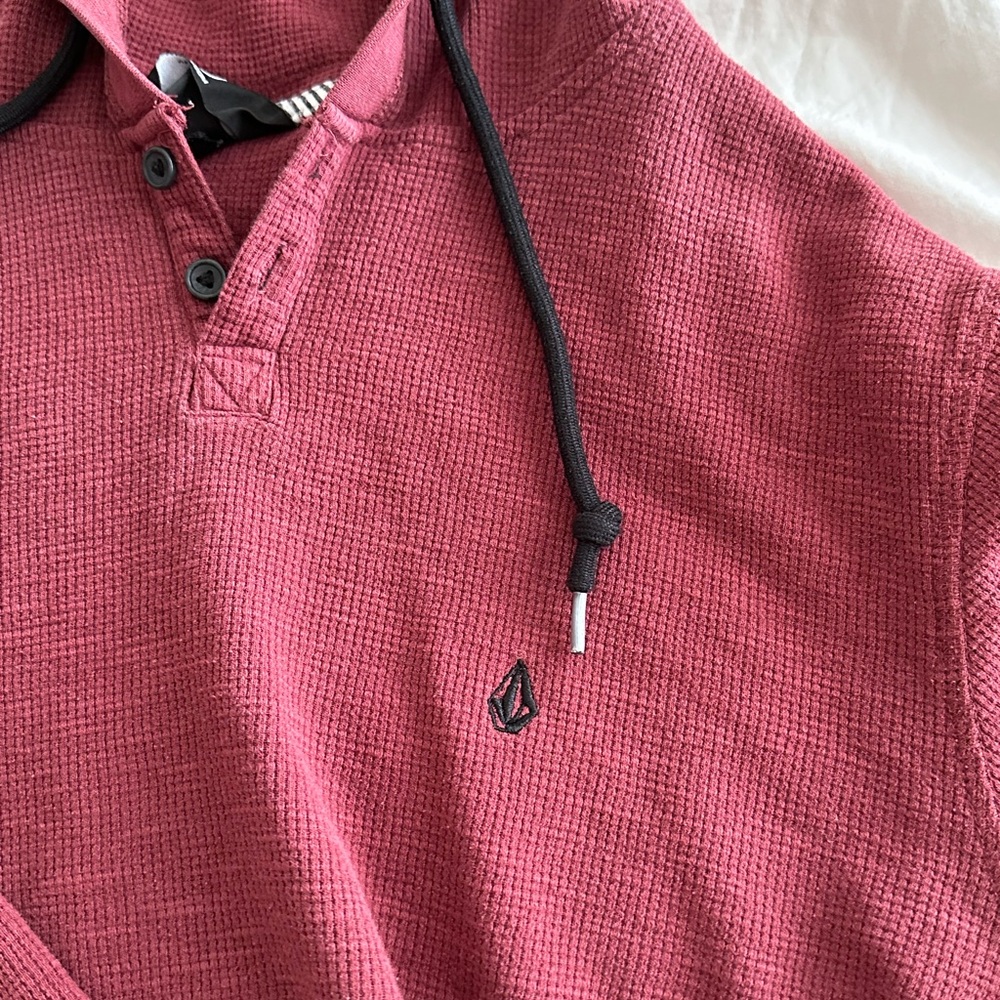 Volcom pullover size medium. - Picture 3 of 4